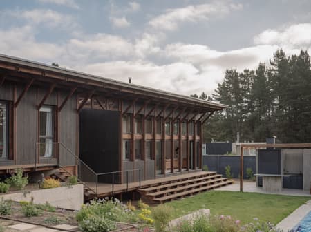Los Pinos House